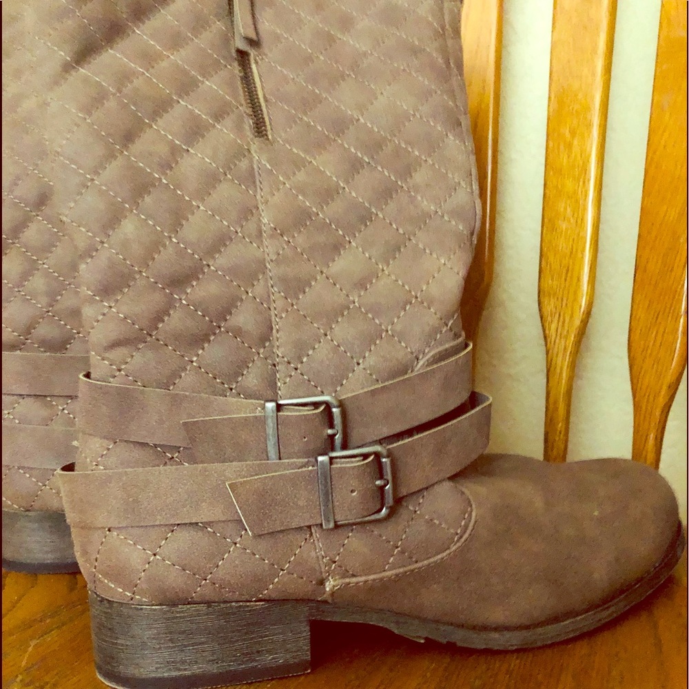 Medium height boots